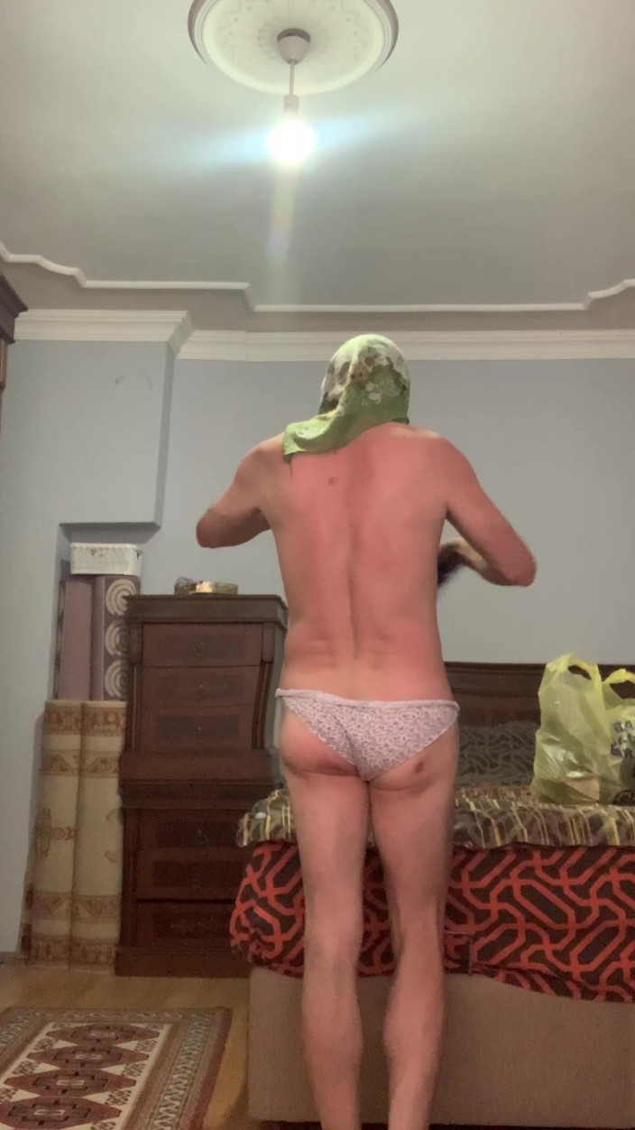 cd_aysemmm: Ibu tiri berhijab saya yang berpantat besar membuka pakaian