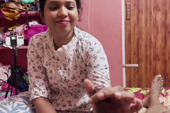 Apple Porn: 孟买女大学生第一次失去童贞