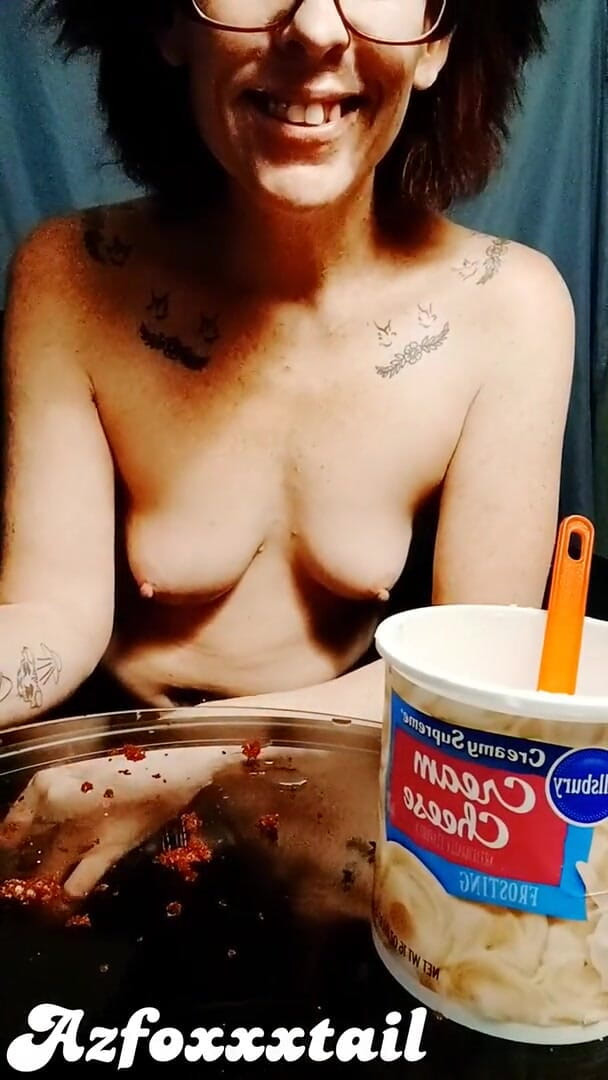 AzFoxxxTailPhelicia: Foodplay-cupcake