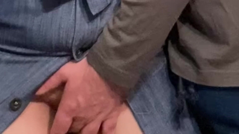 PriyaNaavya: Gammal Perv rör vid liten fitta i tunnelbanan