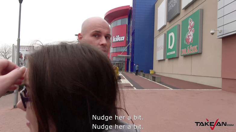 Take Van: O curvă obeză vrea o aventură nelimitată cu futai cu...