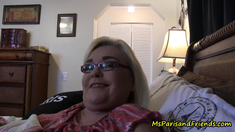 Ms Paris and Friends: Üvey anne Paris ile film gecesi