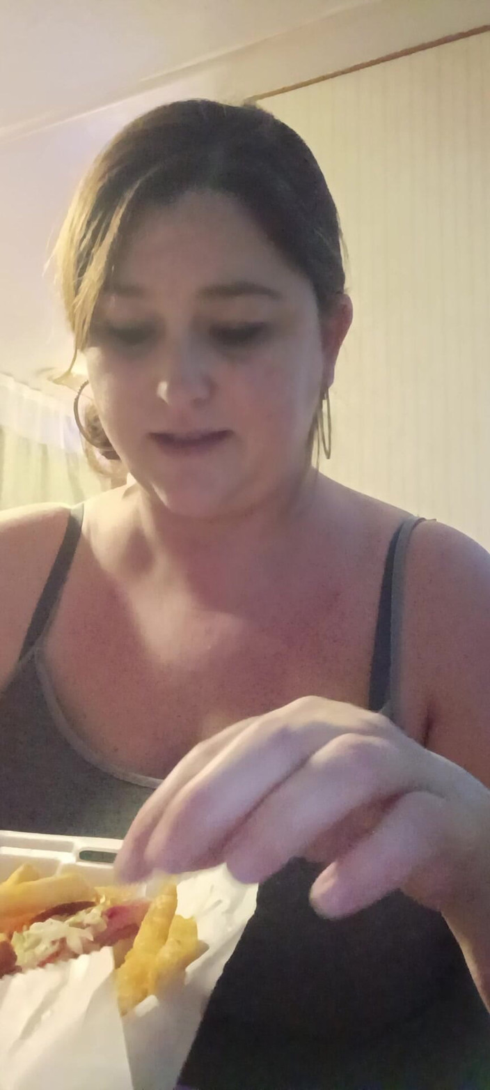 GoddessKristy00: Diosa comiendo pizza