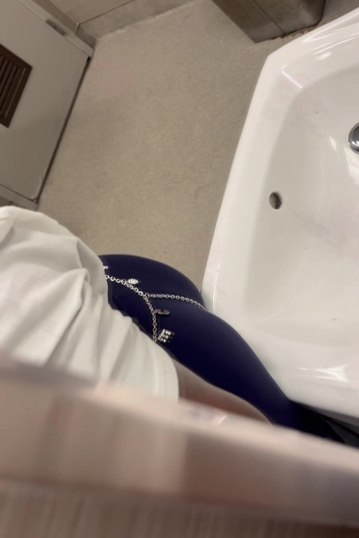 Anye Meshell: Figa Pisci