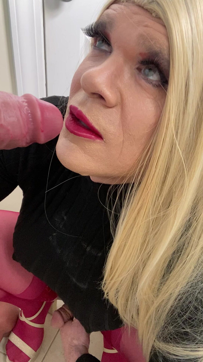 MadisonCD2025: Sissy Transgender Sexy Femboy Crossdressing děvka saje ptáka a mluví...
