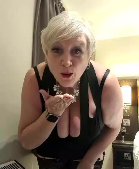 Uk Joolz: Então o dia se transforma em noite ... ea diversão sexy...