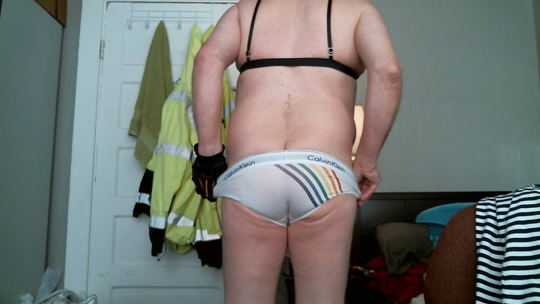 PsychoWard: Crossdresser pertama kali di depan kamera