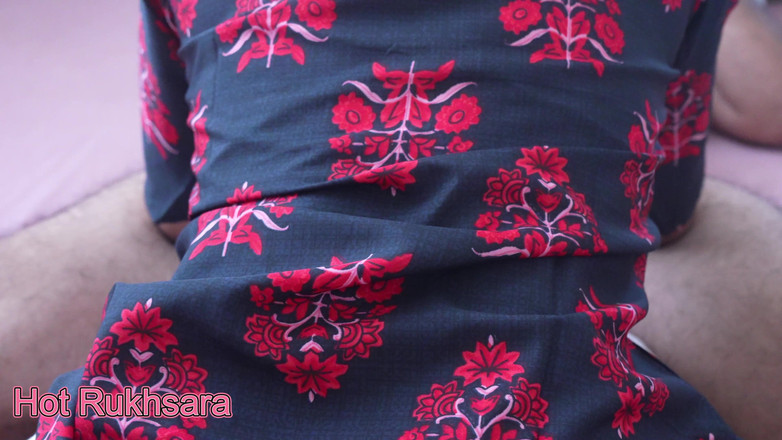 hot_rukhsara: Profesoara indiană desi a avut o aventură cu studentul și a...