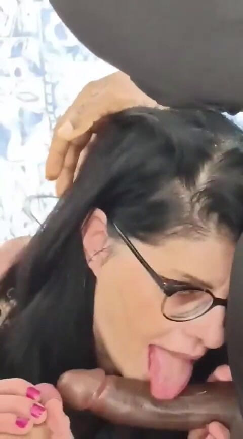 Paris Jango: La Telecamera È Puntata Sul Suo Viso, Vedi Come Questa Donna...