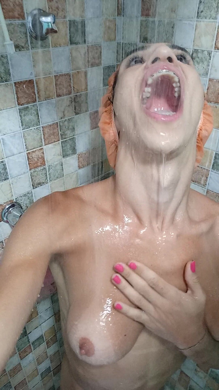 Paloma Veiga: Paloma Veiga disfrutó sentada en el baño