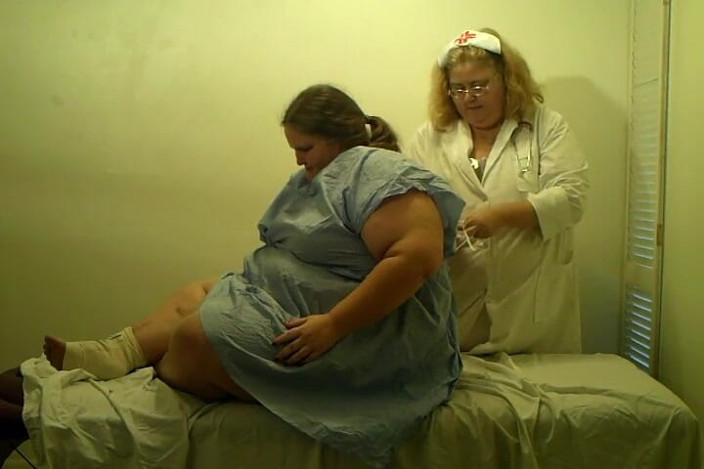 BBW nurse Vicki adventures with friends: Angie Fell down here she is in the exam room...