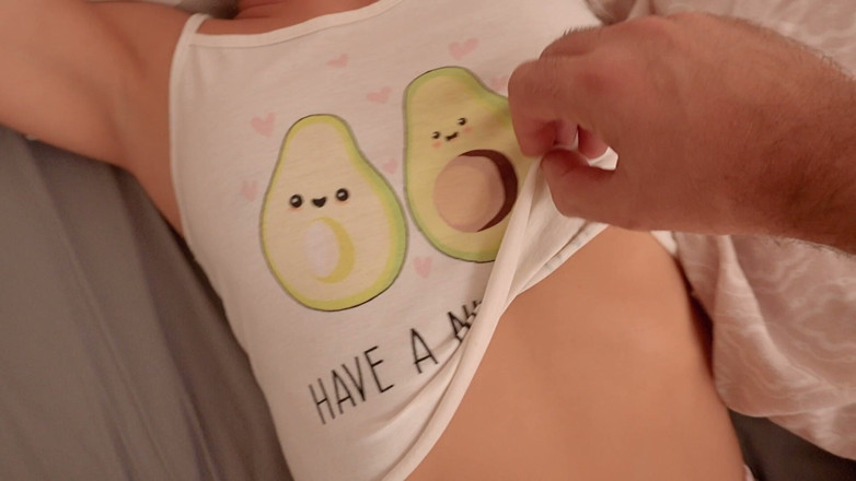LittlePinky140: Üvey Babamın Yatak Odamı Her Gece Ziyareti