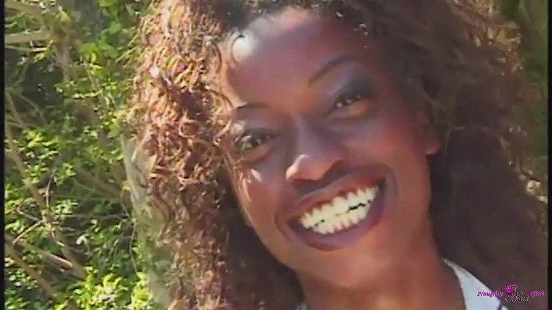 Naughty Black Girls: Super mooie zwarte babe krijgt de hele dag lang missionarishouding...