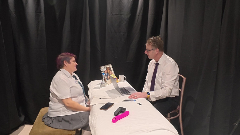 The Izars: Cikgu jalang kotor: organisma v orgasme