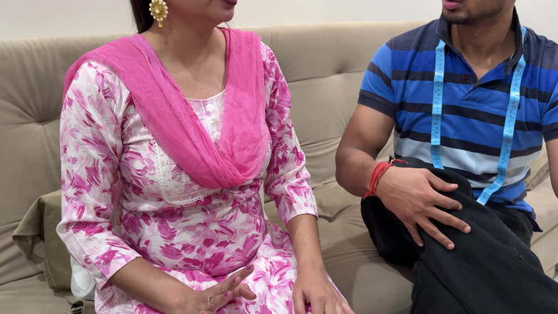 Hornycouple149: 印度热辣哥与裁缝大师发生性关系（印地语音频）