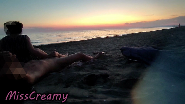 Miss Creamy: 자지 플래시 프랑스 교사 밀프 위험한 해변 오럴 섹스 마스팔로마 누드 비치 사정 사람들