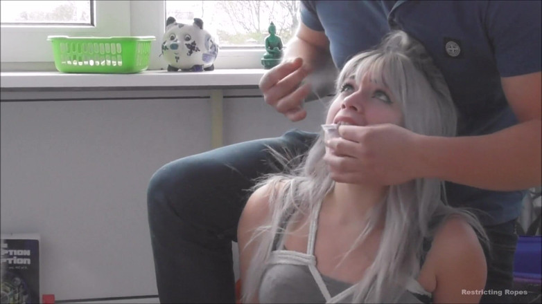 Restricting Ropes: Luna Grey - Robbed