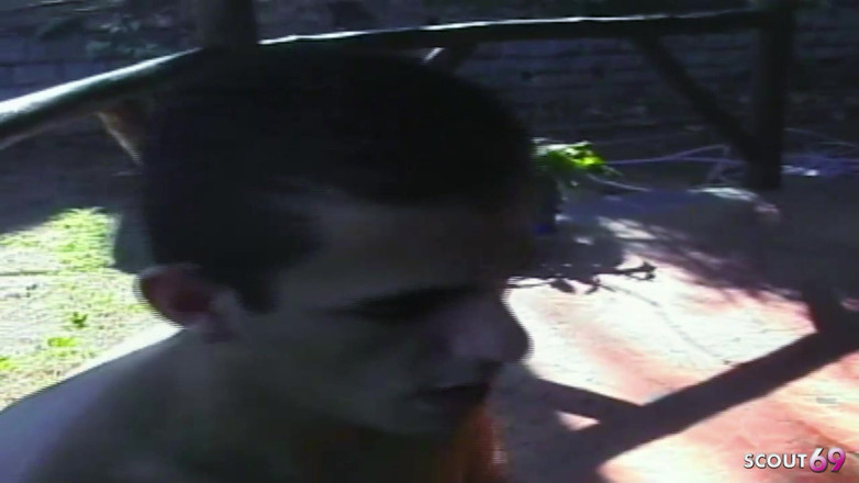 Shemale TS Collection: Транса с большими сиськами трахают в анал во время тайного тройничка на улице