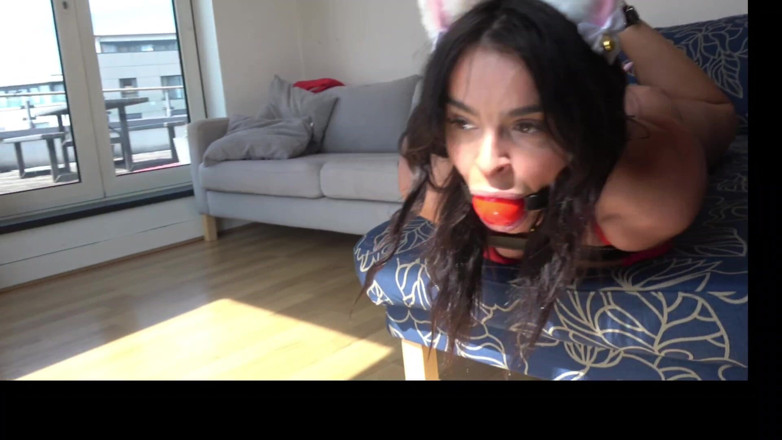 Latina Fetish: Latina in: Mit dem gürtel gefesselt und mit ball geknebelt,...
