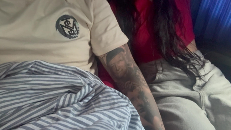 Teen amateur Latinas: Drumul spre Medellin; Masturbare și futai cu degetul în pizdă în autobuzul de...
