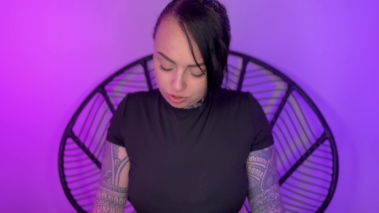 Miss Valentina: 대물 자지에 따먹히는 거유녀