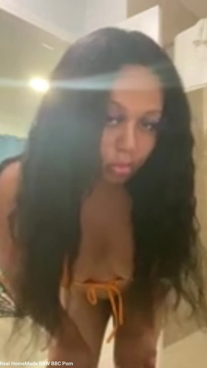 Super sexy ebony cuties: Posing Shaking My Booty in Sexy Bikini
