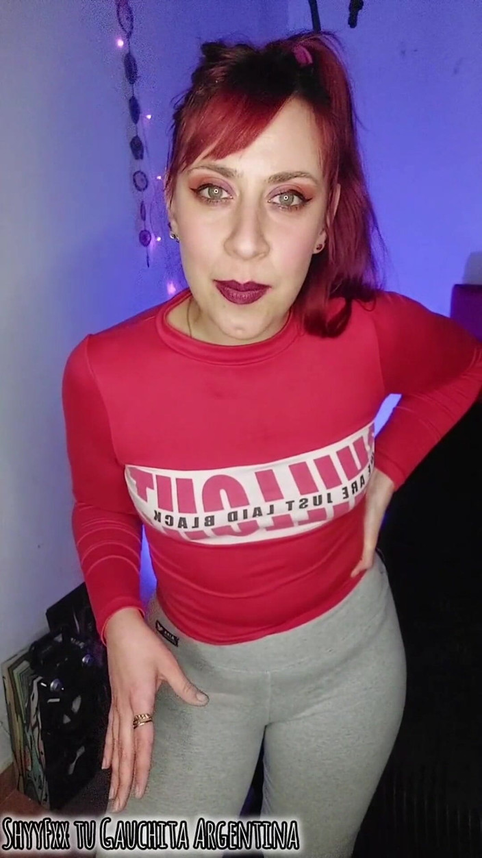 Tu Gauchita Argentina: 你的出轨女友在健身房炫耀隆起！她把最大的鸡巴带回家！JOI 阿根廷 1