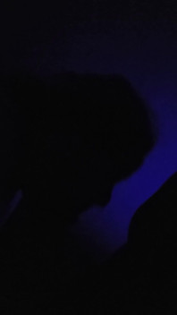 그림자 속의 머리