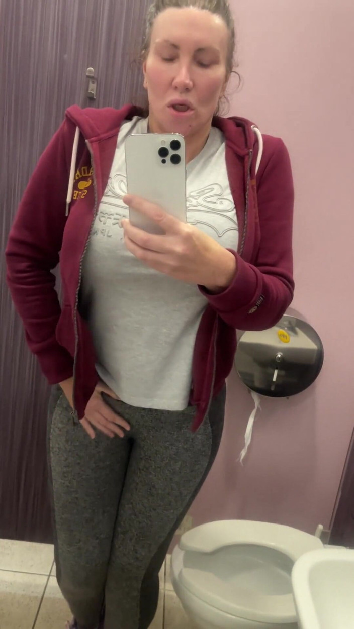 Sophie James: Risky Public Toilet Masturbation Pissing