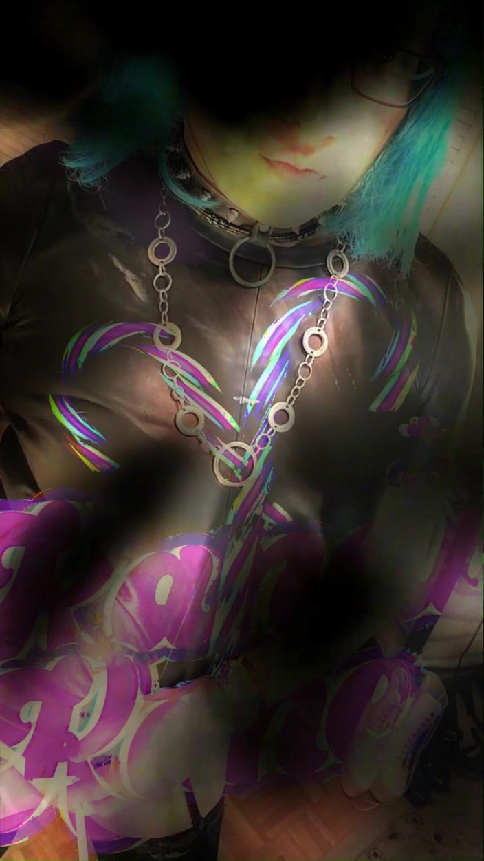 kandiKane: Горячей трансвестите Kandi долбит ее задницу мясистый фиолетовый дилдо