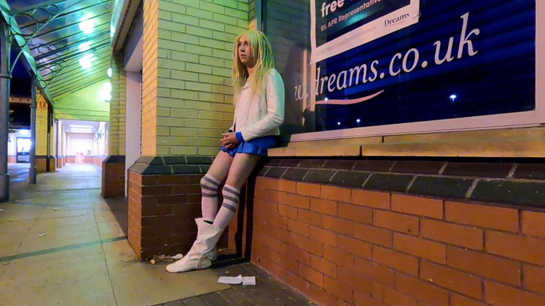 The Midnight Minx: Flashing crossdresser outside store