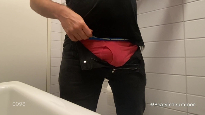 Beardedcummer: Đi tiểu dài và xì hơi