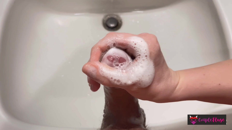 Coupleflage: 튜토리얼 - 성기를 잘 씻는 방법
