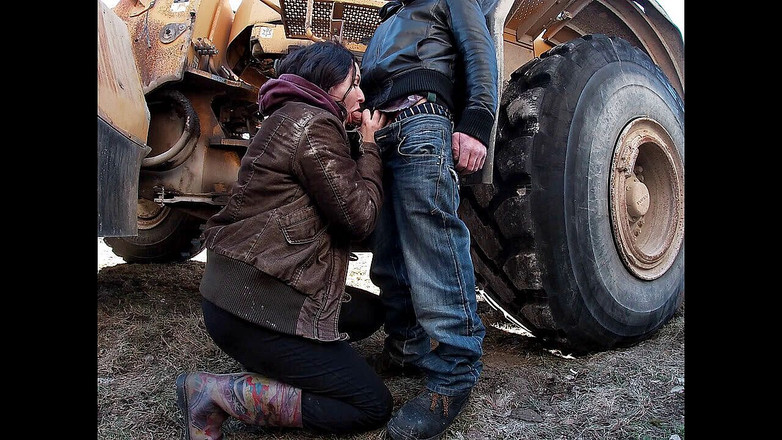 Hera Harding: Gagica de la țară suge pula unui muncitor