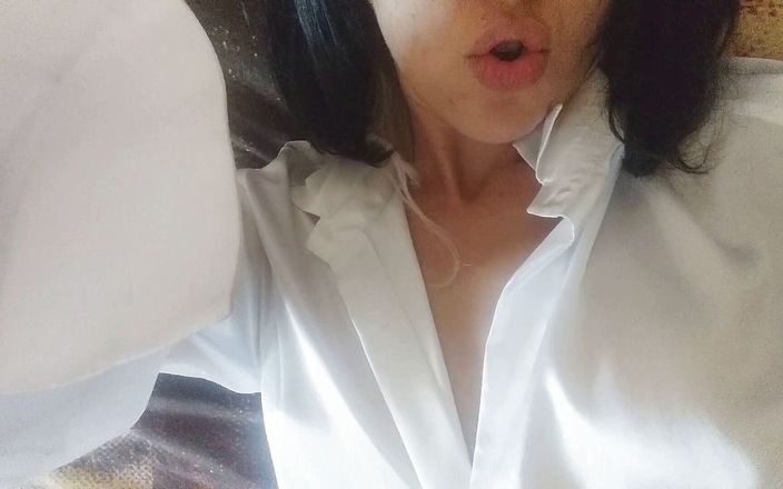 Savannah fetish dream: With the strap on and the silk shirt I make...