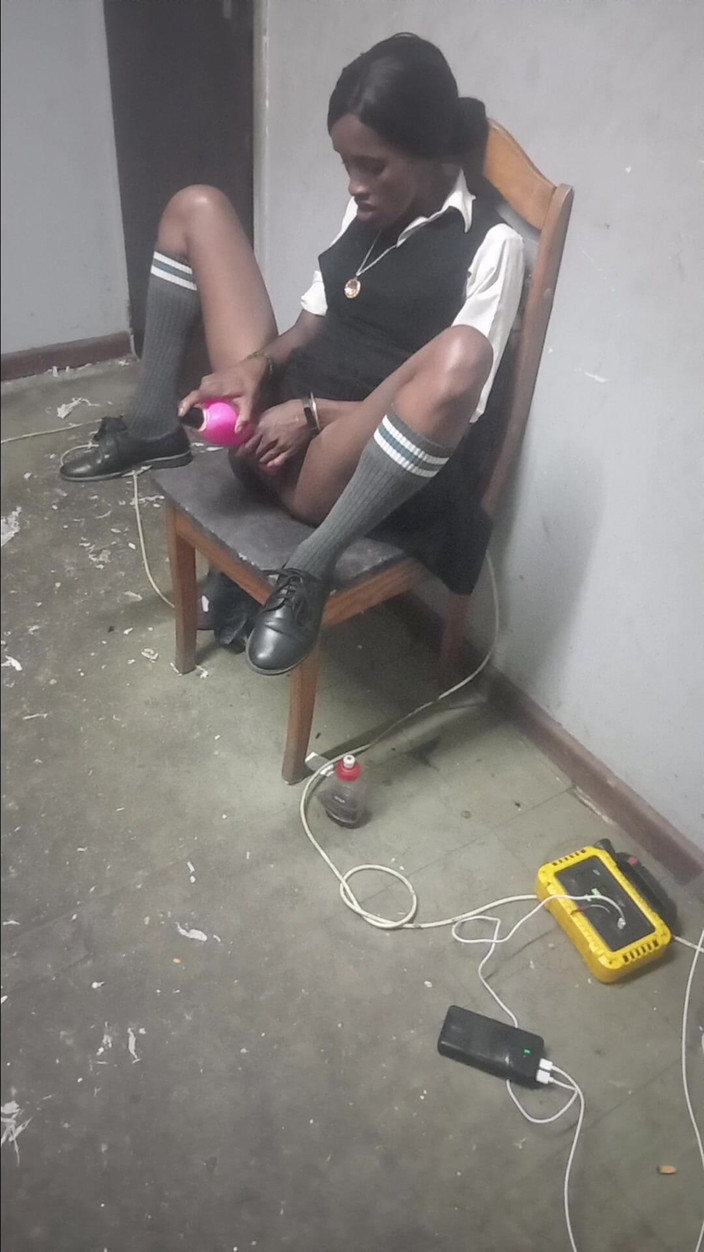 hothouse18xxx: 18letá Nadržená Školačka Si Hraje S Růžovým Vibrátorem