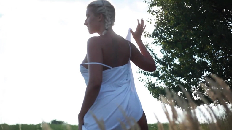 XCZECH: Sharon Cherry - Två tjejer som visar fittor i solnedgången