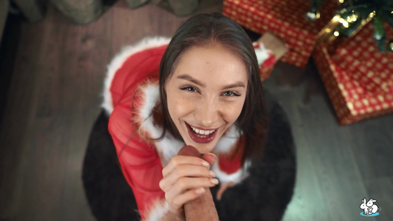 True Amateurs: True Amateurs - Hot Brunette Gives Her Boyfriend a Christmas Blowjob