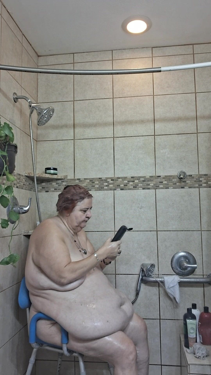 BBW nurse Vicki adventures with friends: Big Beauty Nurse Vicki Taking a Mud Treatment in My...