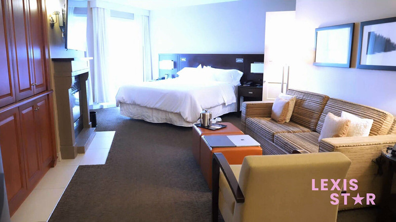 Lexis Star: Il personale dell'hotel sborra in Lexis Star e continua a...