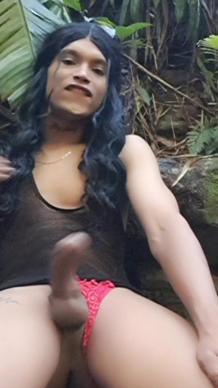 Valera Toro: 森林中的热精爆炸