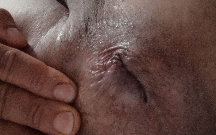 Kelly Almeida: Cdzinha Kelly Almeida menunjukkan pantat daranya