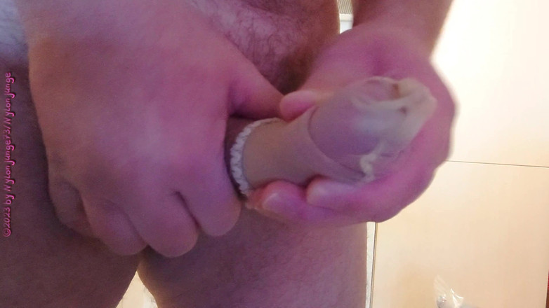 Carmen_Nylonjunge: De penishuls van nylon 2