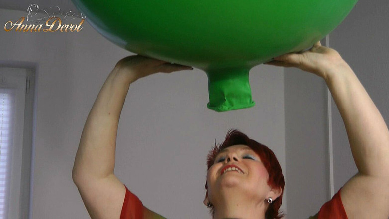 Anna Devot: Mega-ballon-blow-up