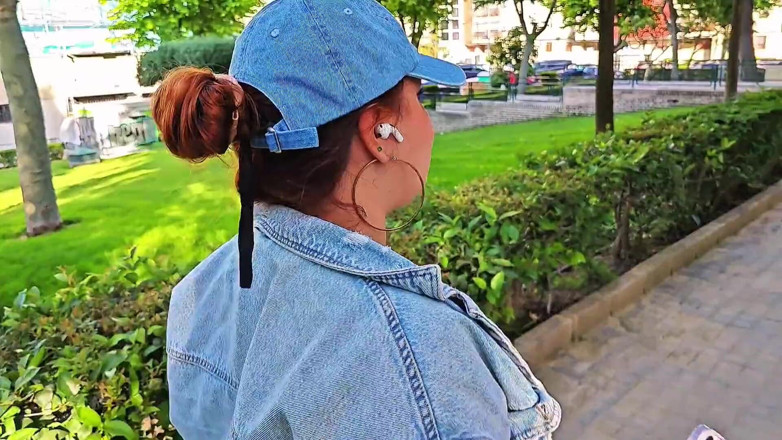 Latincurvyredhead: Istri abang tiriku minta aku bantuin fantasi masturbasi di luar...