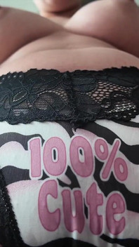 Un'eccitante ragazza da sola