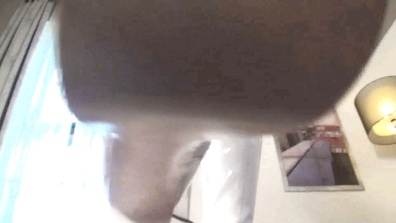 Femdom Austria: Bạn thích khi cô ấy bước khắp người bạn