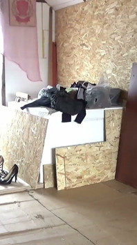 Probând rochii sexy MILF cu un fund mare