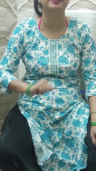 Güzel üvey anne yaramaz genç oğlan tarafından sikiliyor