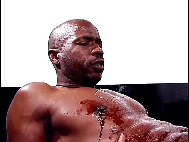 Gays Case: Perverzní masér roztáhne čokoládovou omáčku po celém horkém černém hřebci